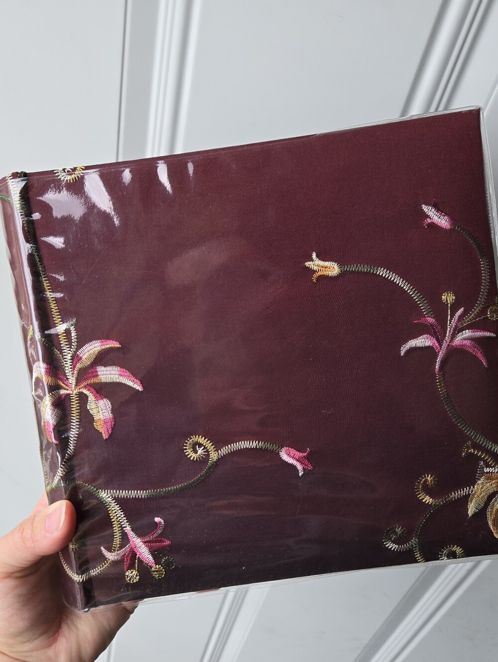 Embroidered Floral Y2K Red Fabric 4x6 Photo Album - Picture 4 of 5
